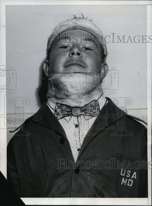 1949 Press Photo Recruit Wm Barnes in full body cast, auto accident, paint on - Historic Images