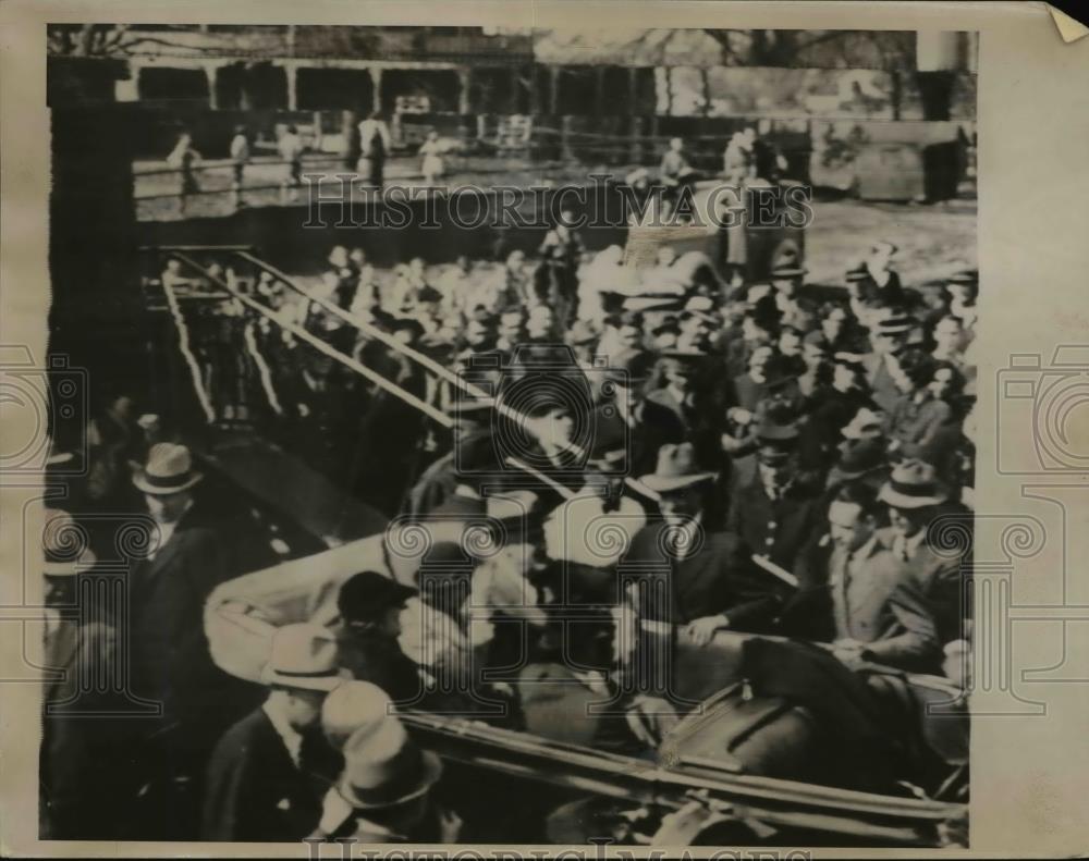 1937 Press Photo President Franklin D. Roosevelt &amp; Family&#39;s Car in Crowd - Historic Images