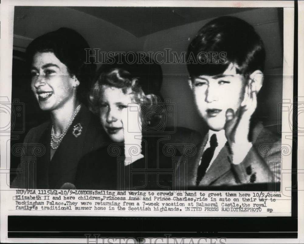 1956 Press Photo Crowd of Children to Queen Elizabeth II &amp; Royal Children - Historic Images