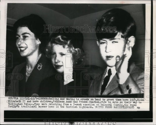 1956 Press Photo Crowd of Children to Queen Elizabeth II & Royal Children - Historic Images