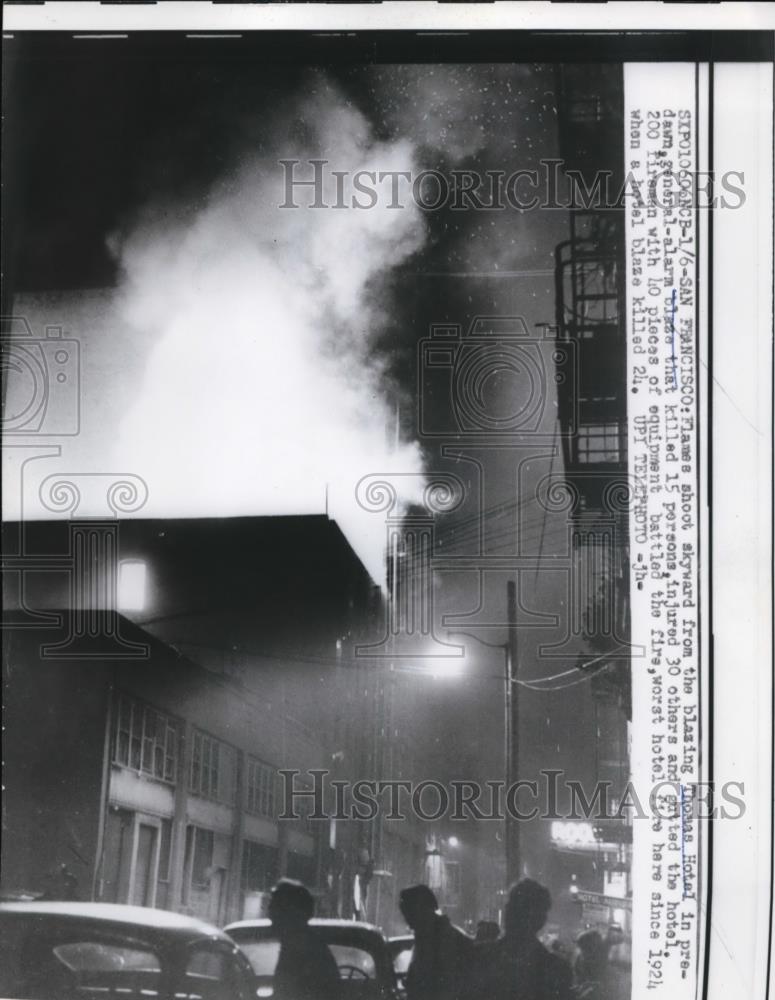 1961 Press Photo San Francisco firemen fighting a fire at the Thomas Hotel. - Historic Images