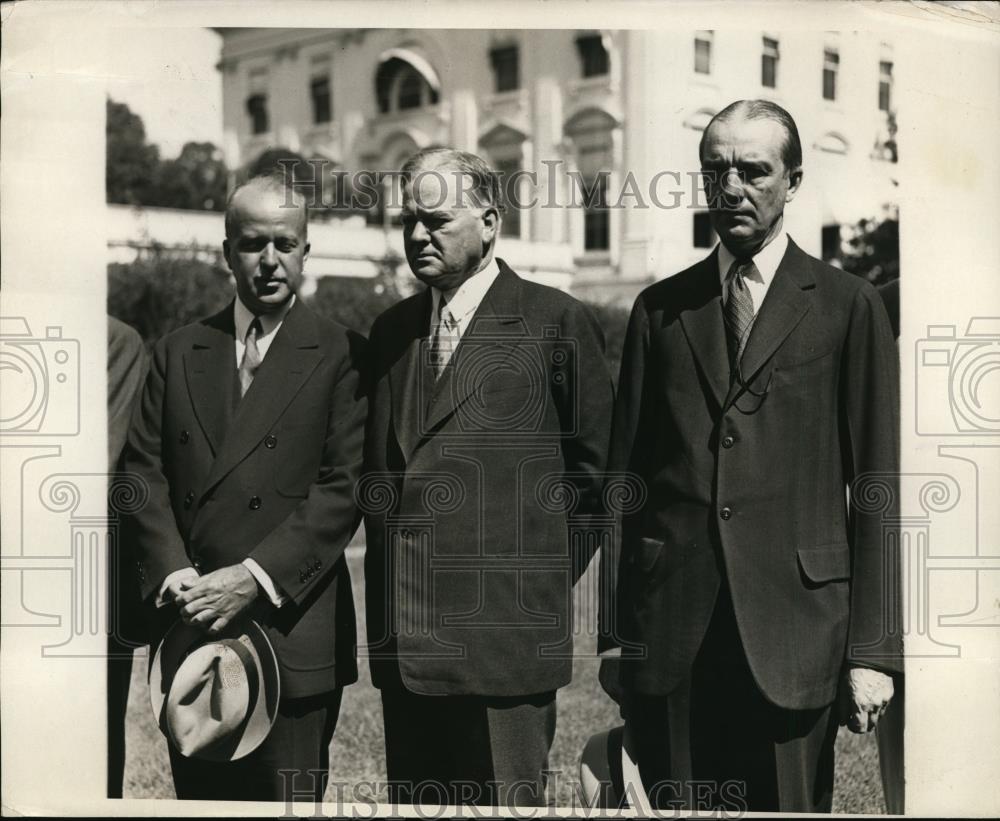 1931 Press Photo Walter Gifford, President Hoover, And Given D Young. - Historic Images