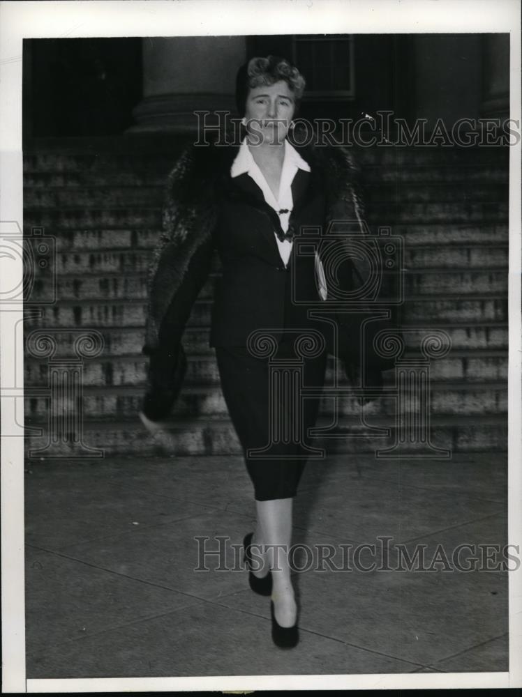 1942 Press Photo Mrs Norma Lundeen wife of late Senator on trial G. Viereck - Historic Images