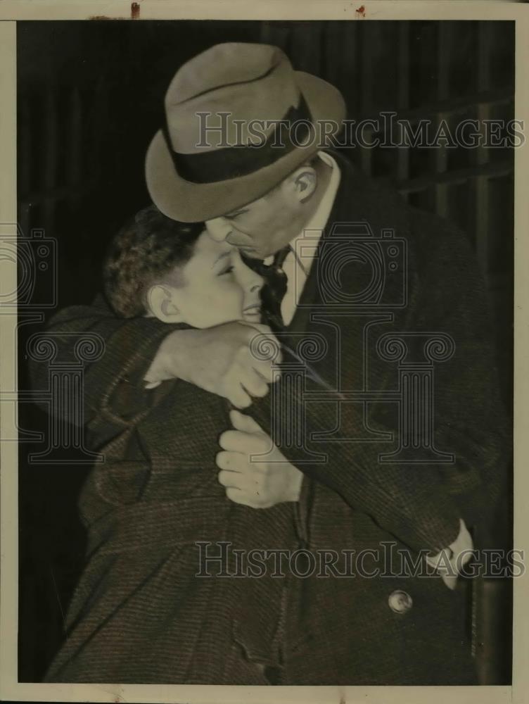 1938 Press Photo Howard and Julius Frankel after judge gave Julius full custody - Historic Images