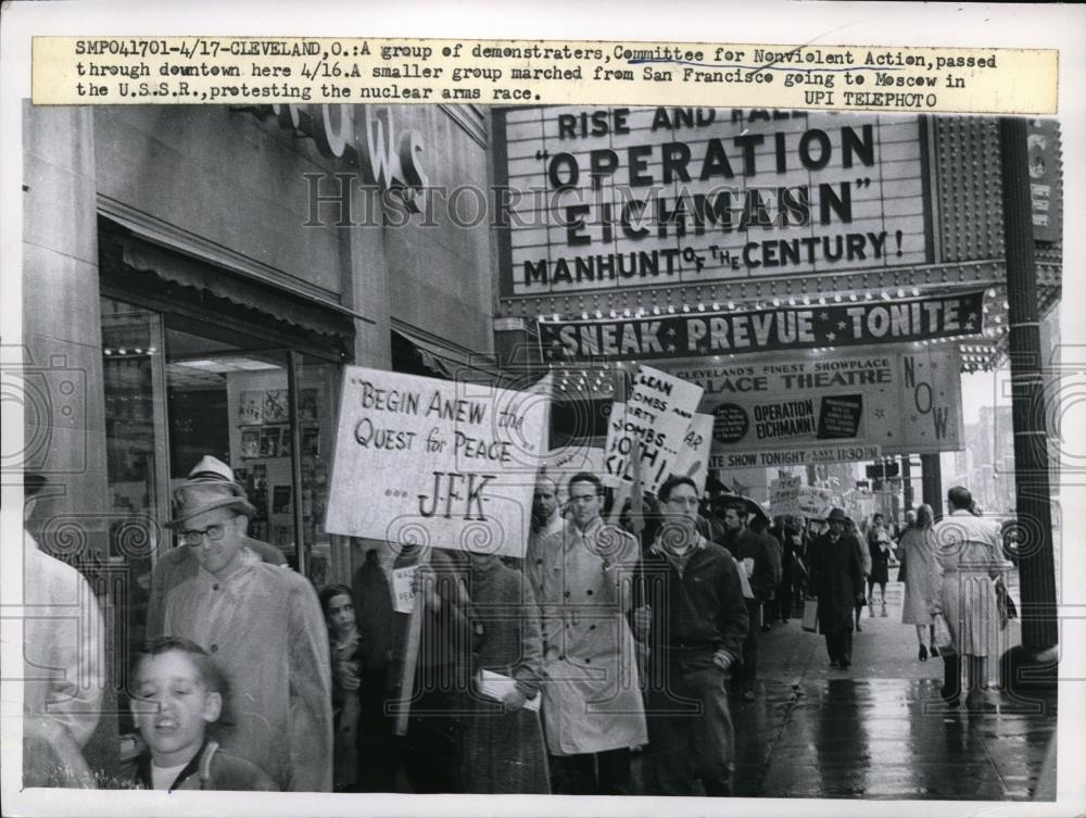 1961 Press Photo Demonstrators Committee for Nonviolent Action Cleveland, Ohio - Historic Images