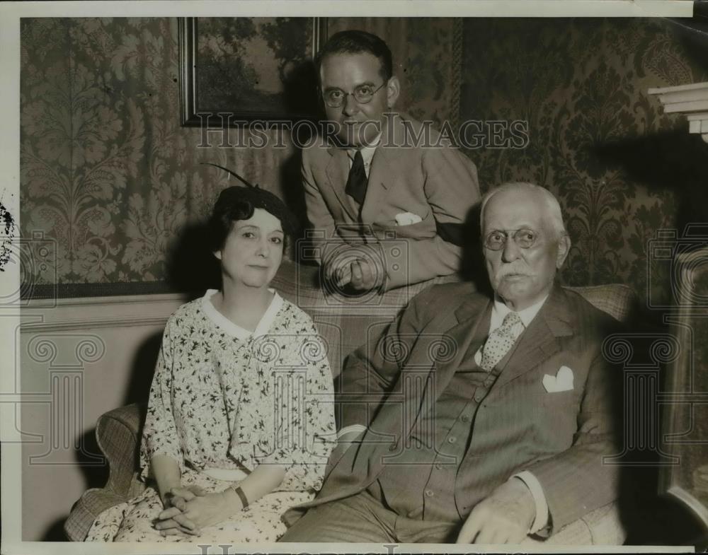 1934 Press Photo Mr &amp; Mrs Samuel Insull &amp; son reunited in Chicago hotel room - Historic Images