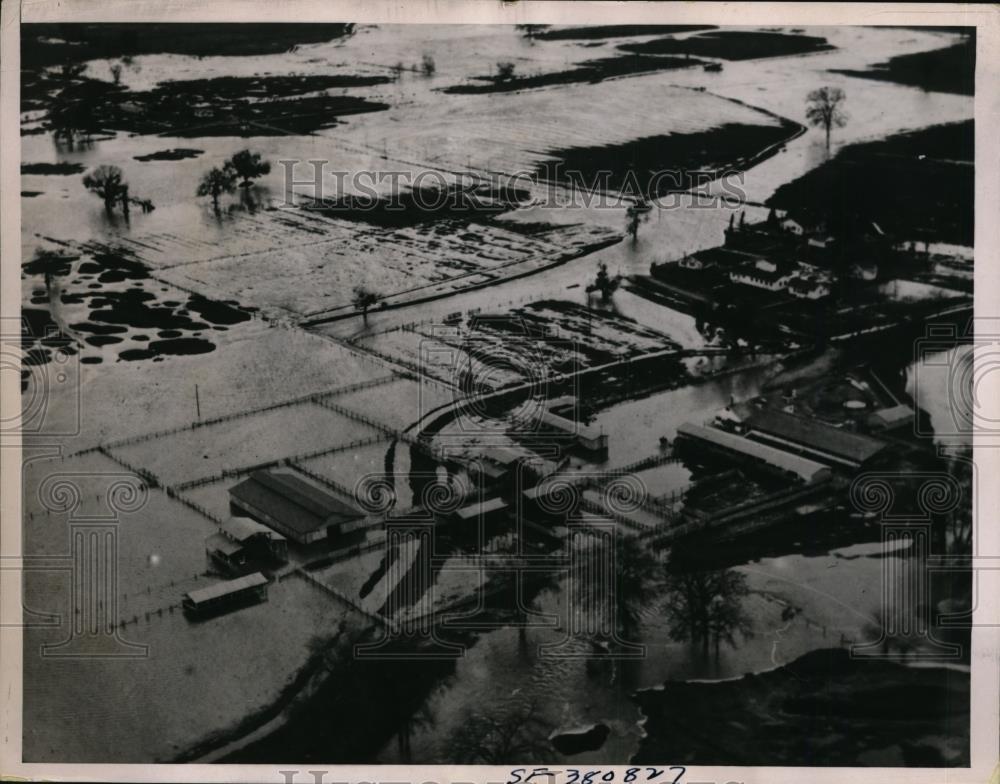 1937 Press Photo Califronia Flood Waters near Fresno - Historic Images