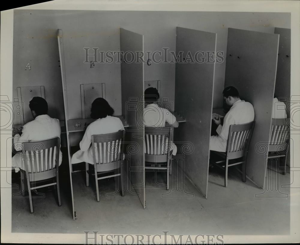 1952 Press Photo Evans Research &amp; Development Corp Organoleptic Panel - Historic Images