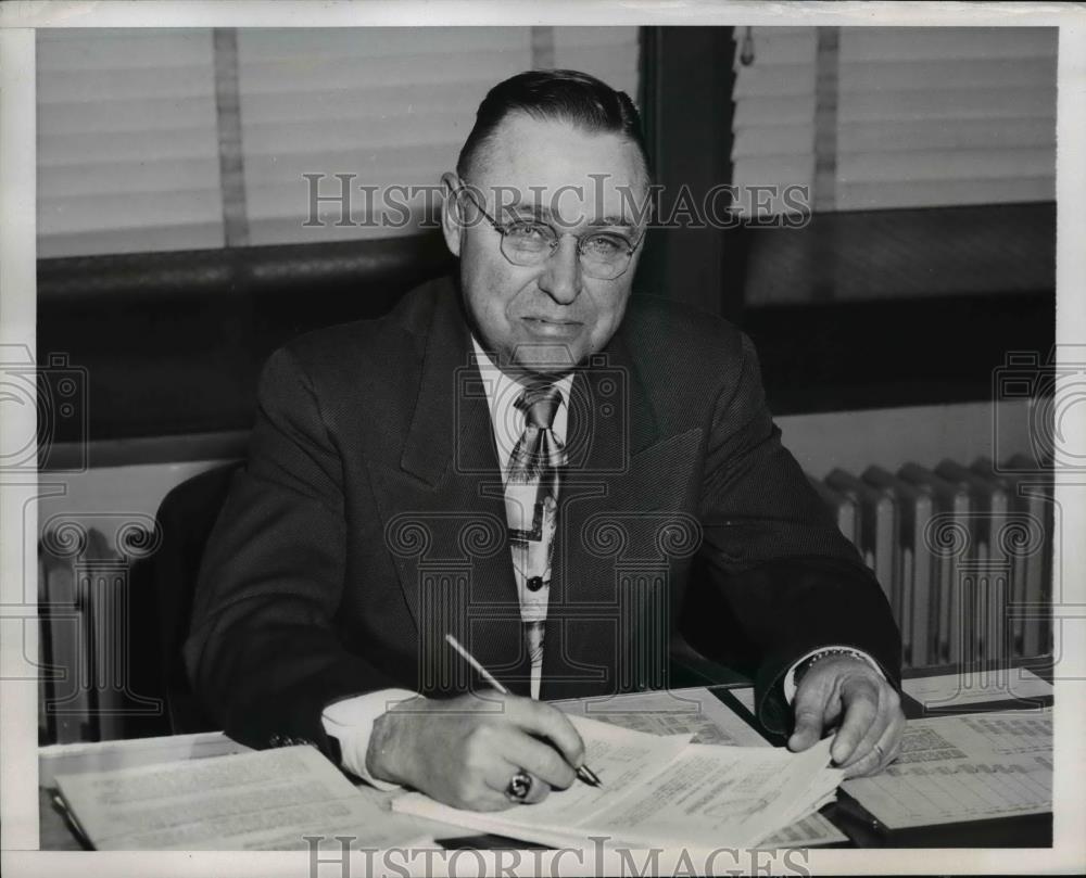 1952 Press Photo Bruc Lambert, New York Tax Collector for 3rd N.Y.district. - Historic Images