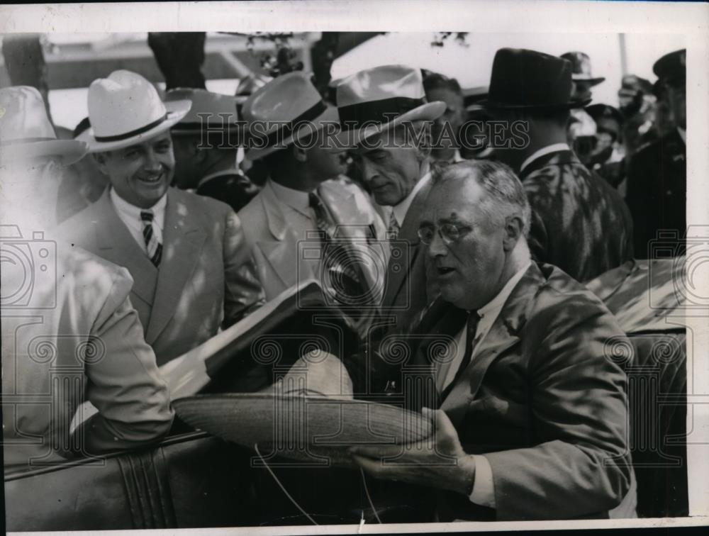 1937 Press Photo Pres Franklin D Roosevelt & Tex Gov James Allred at A& M Univ - Historic Images