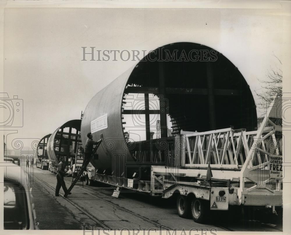 1959 Press Photo Lille France, Long Haul To Siberia, Hatchin In Siberia. - Historic Images