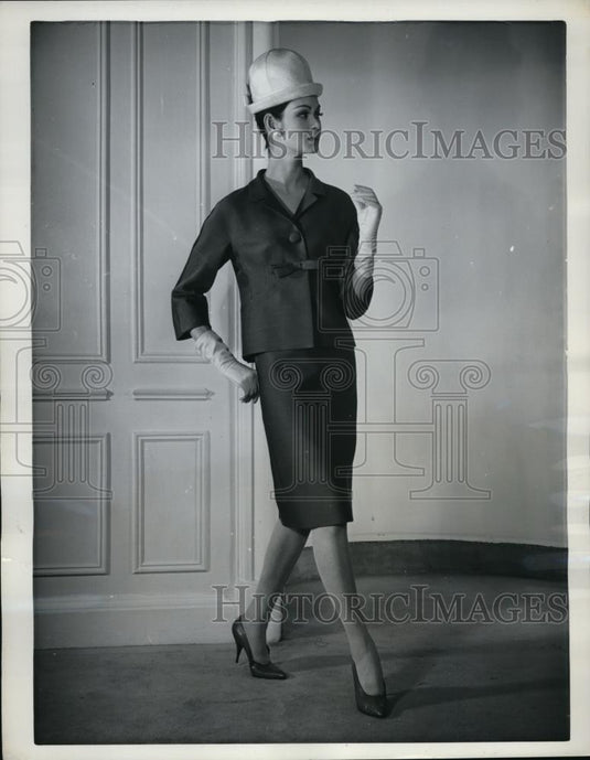 1962 Press Photo Herbert Sondheim Designed Ensemble Curved Low Pockets & Bow - Historic Images