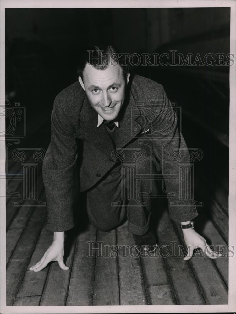 1937 Press Photo Miklos Szabo Hungarian miler at 1500 meters in Olympics 7th plc - Historic Images