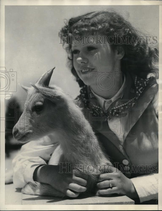 1936 Press Photo Edith Bradshae at W Virginia Farm Bureau Day & Kid - Historic Images