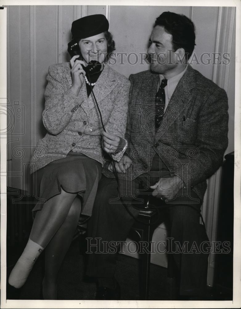 1939 Press Photo Wrestler Jimmy Londos and wife arrived in Los Angeles. - Historic Images