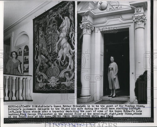 1954 Press Photo Queen Mother Elizabeth, guest of Sir Pierson Dixon, King George - Historic Images