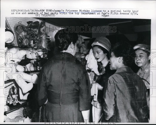 1960 Press Photo Japan's Princess Michiko Listens To A Musical Teddy Bear - Historic Images
