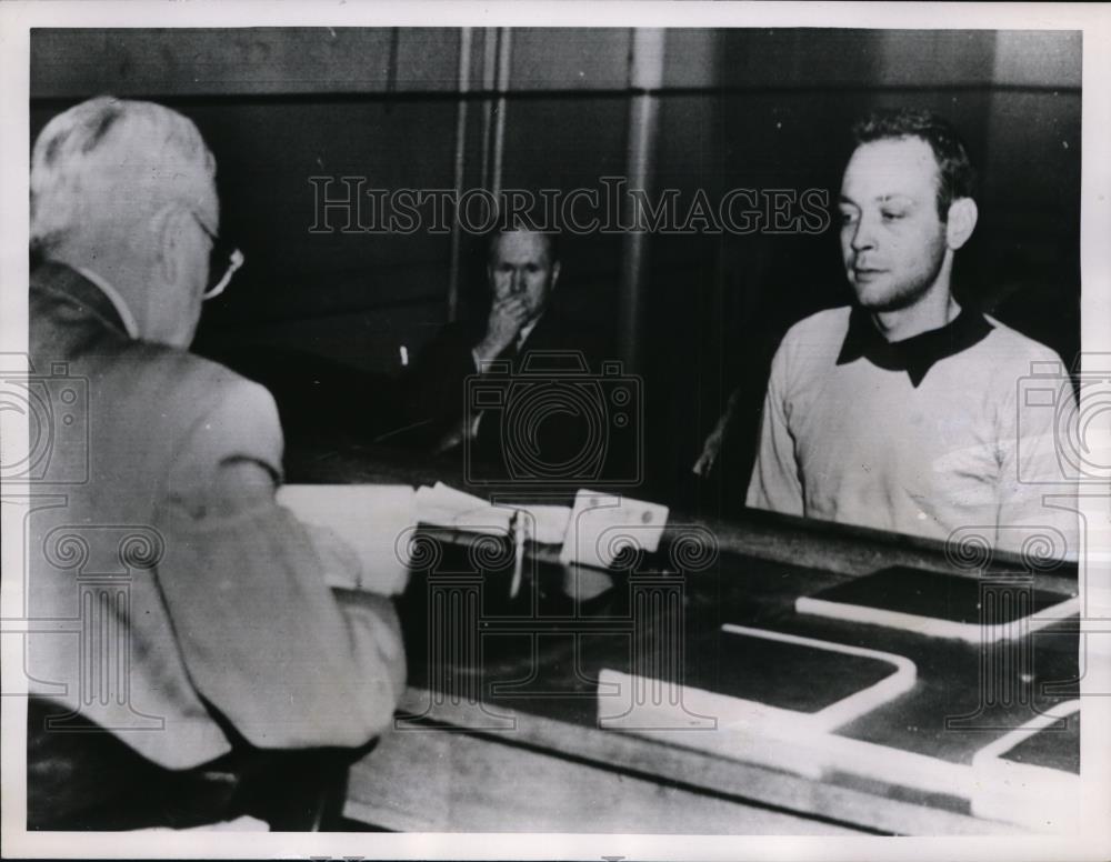 1952 Press Photo Kansas City Kansas-Henry Bunner appears before Judge J Thomas - Historic Images