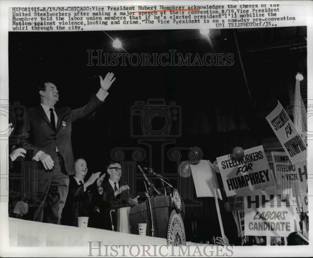 1968 Press Photo Chicago VP Hubert Humphrey at USW convention - nee51038 - Historic Images