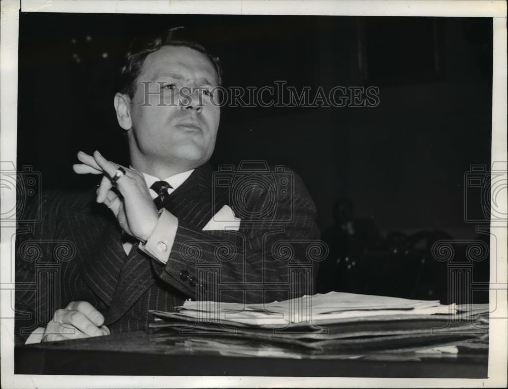 1943 Press Photo New York Governor Nelson Rockefeller Testifies for Committee - Historic Images