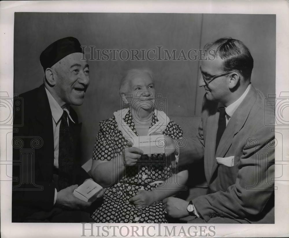 1953 Press Photo Jewish Orthodox Home for Aged Cleveland A Wisenberg &amp; wife - Historic Images