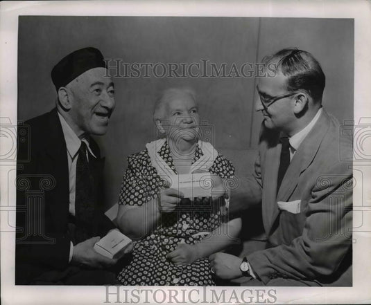 1953 Press Photo Jewish Orthodox Home for Aged Cleveland A Wisenberg & wife - Historic Images