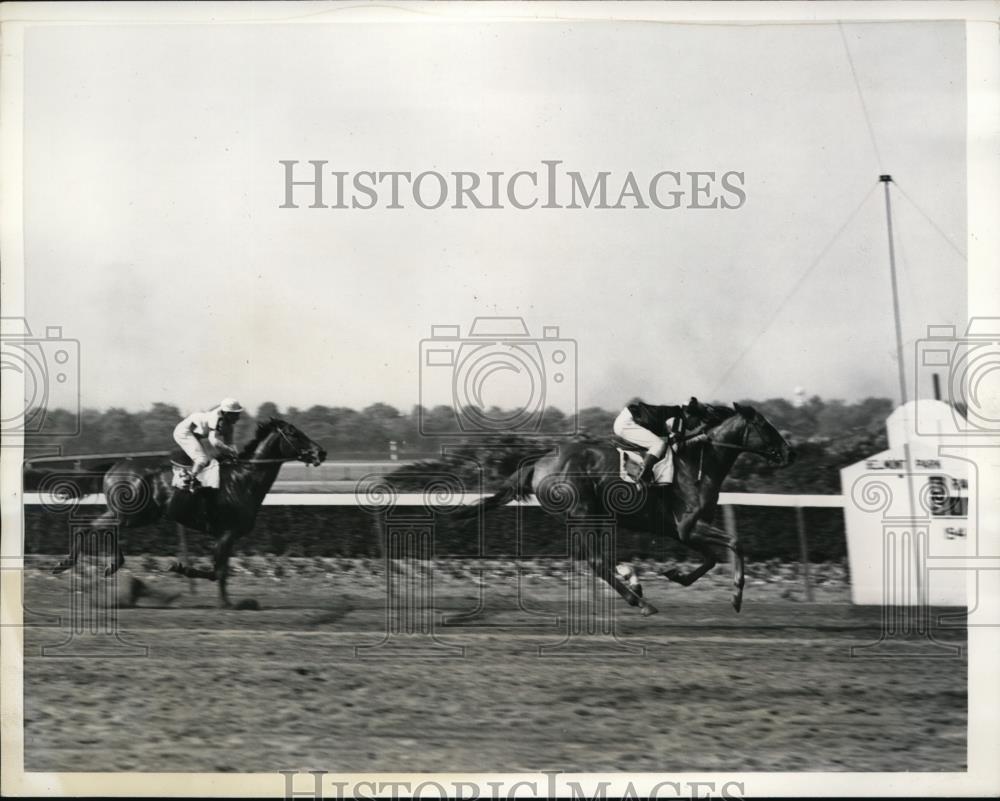 1941 Press Photo B James on Sponish Duke, S Meade on Straight Lead at Belmont - Historic Images