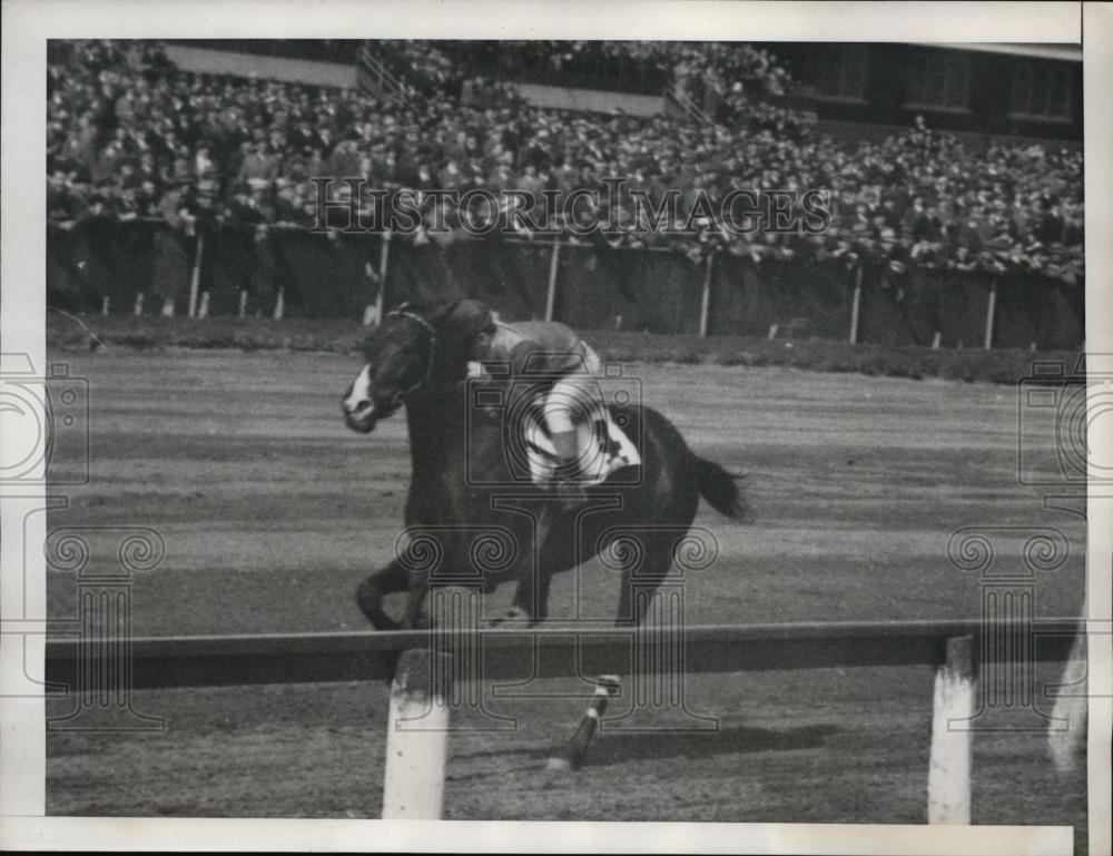 1939 Press Photo Jamaica track NY L Haas on TM Dorsett in Stuyvesant handicap - Historic Images