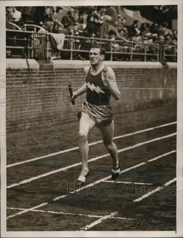 1940 Press Photo Philadelphia Ed Rogers anchors Tex Teacher College half mile - Historic Images