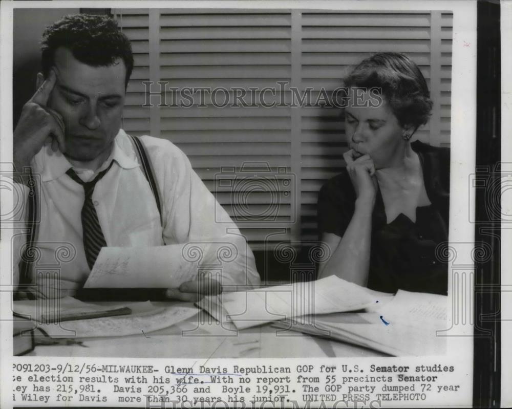 1956 Press Photo Milwaukee- Glen Davis GOP candidate for US Senator and wife. - Historic Images