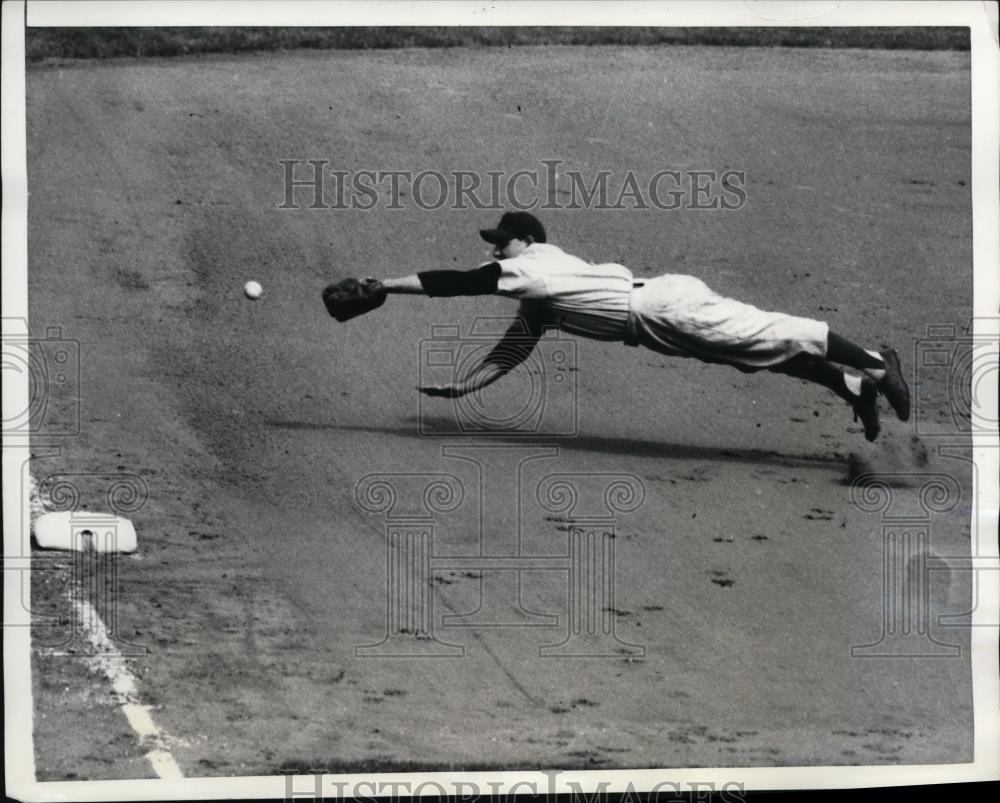 1951 Press Photo Cubs Bill Serena in action vs Giants at Polo grounds - Historic Images