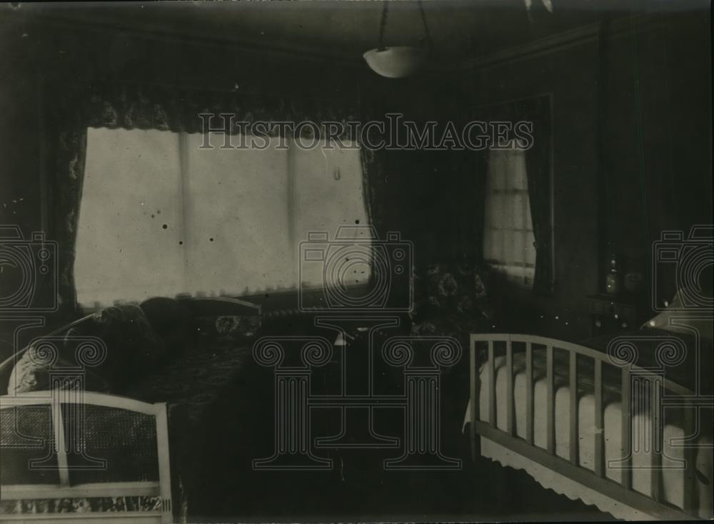 1922 Press Photo Bedroom in Brandeis Love Nest - nee56555 - Historic Images