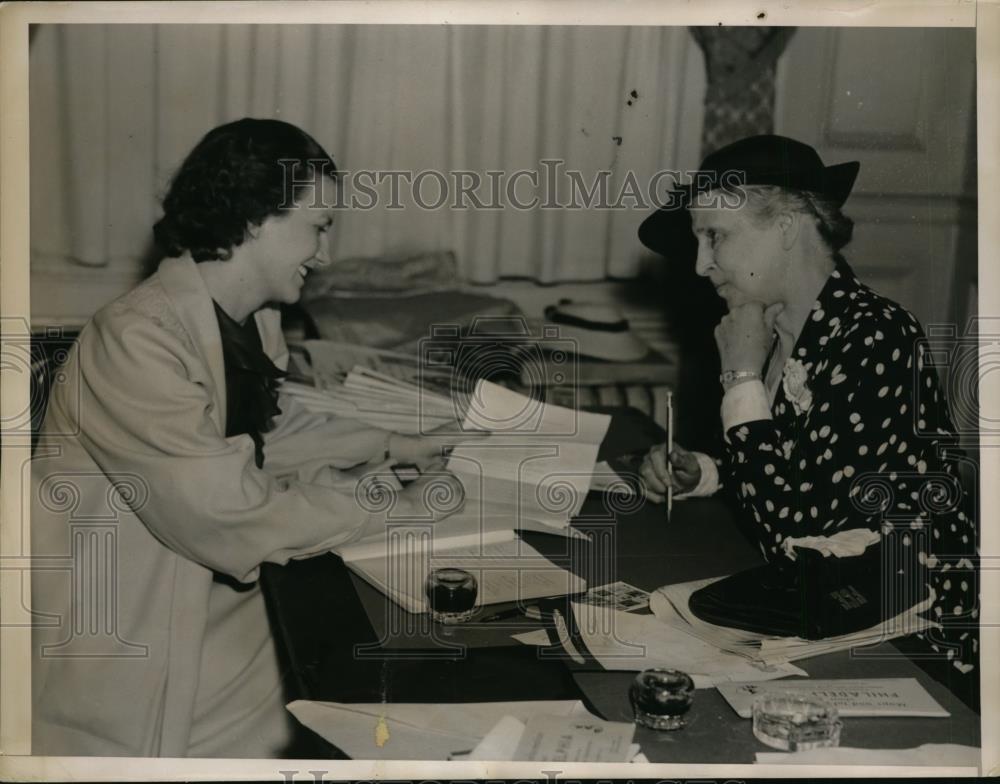 1936 Press Photo Mrs. Caroline O&#39;Day And Mary A. Dawson On Eve Of Convention - Historic Images