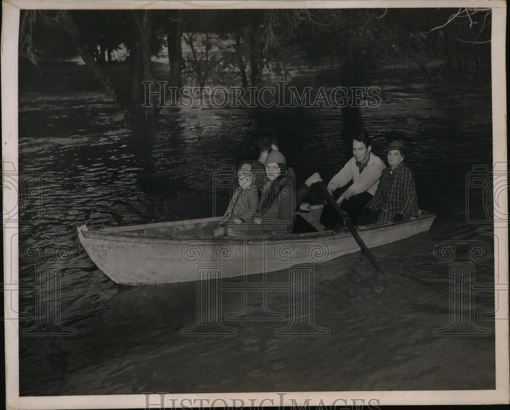 1937 Press Photo Farmlands Flooded California rowboats used - nee54401 - Historic Images