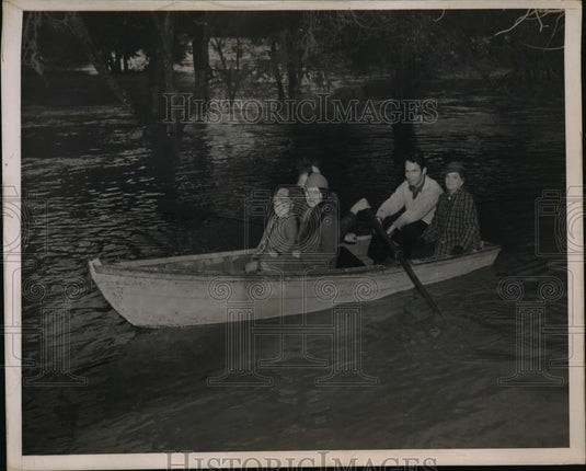 1937 Press Photo Farmlands Flooded California rowboats used - nee54401 - Historic Images