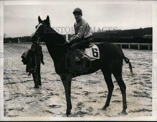 1939 Press Photo Bowie Md Jockey M Berg on Pimlico Queen owned by F Garrett - Historic Images