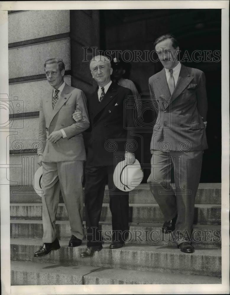 1945 Press Photo Duke of Windsor, Sec of State James Barnes ,J Balfour - Historic Images