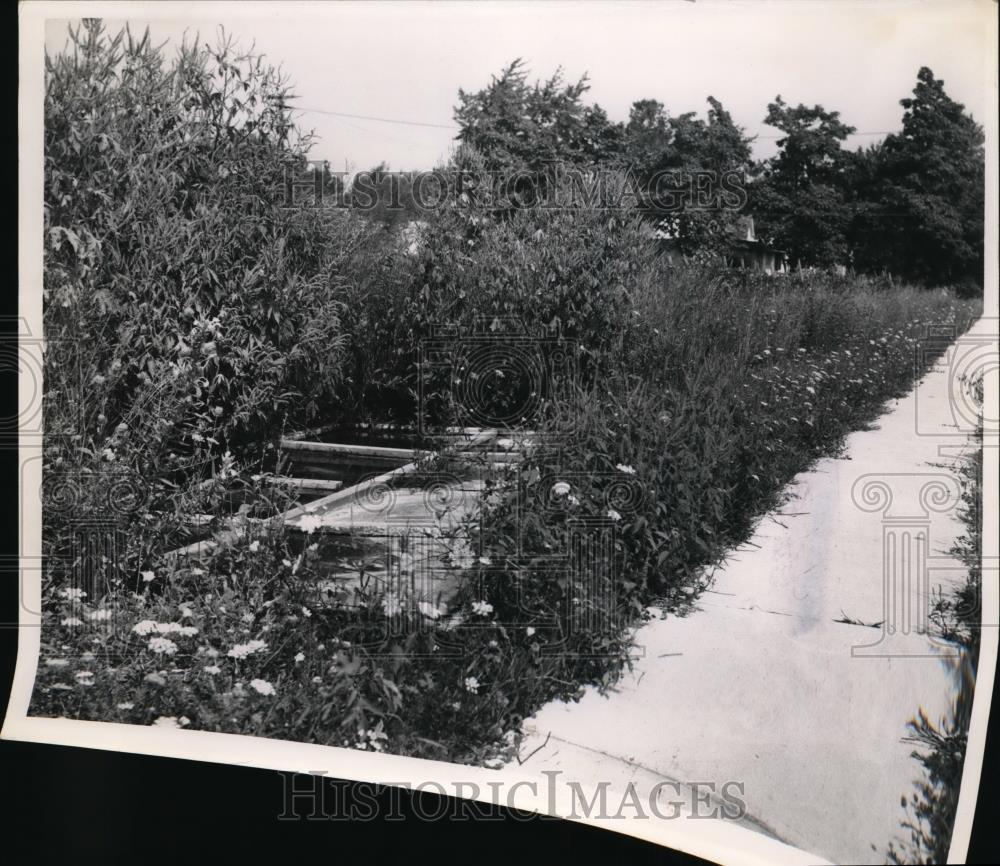 1961 Press Photo Sign Down On Moore Road (Northgate Shopping Center) - nee56456 - Historic Images