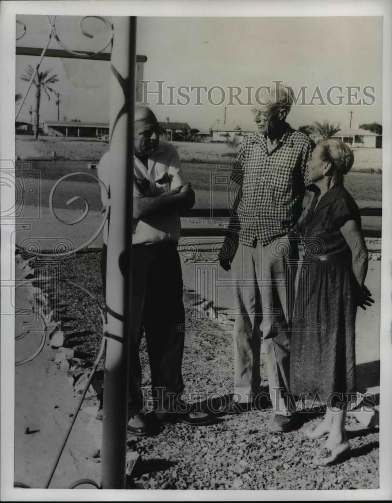 1957 Press Photo Ben Schleifer Mr and Mrs Norman C Storey Youngtown Arizona - Historic Images