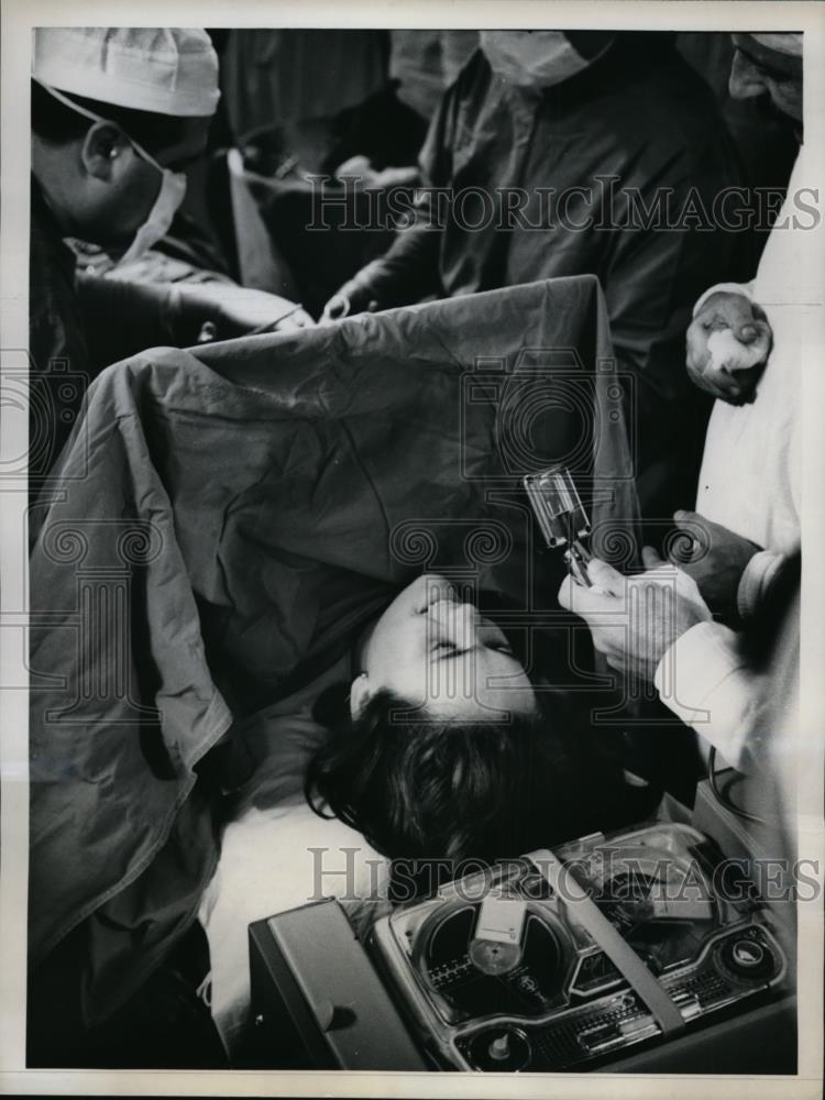 1961 Press Photo Pierina Menegazzo durign her appendectomy at Milan Hospital. - Historic Images