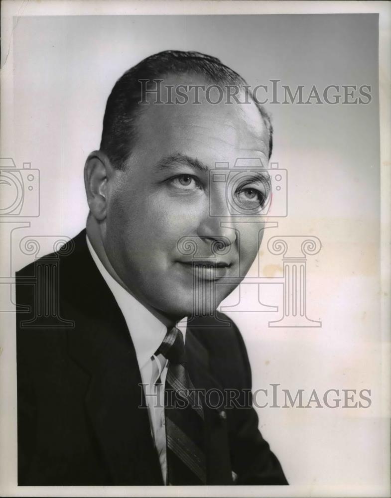 1958 Press Photo Robert W Sarnoff Chairman Board of NBC - Historic Images