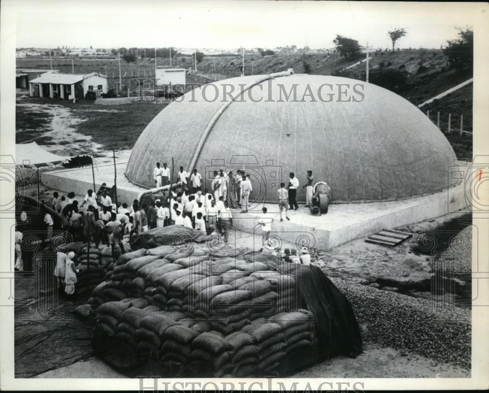 1964 Press Photo Dome like Plastic Warehouse New Dehli, India - nee49971 - Historic Images