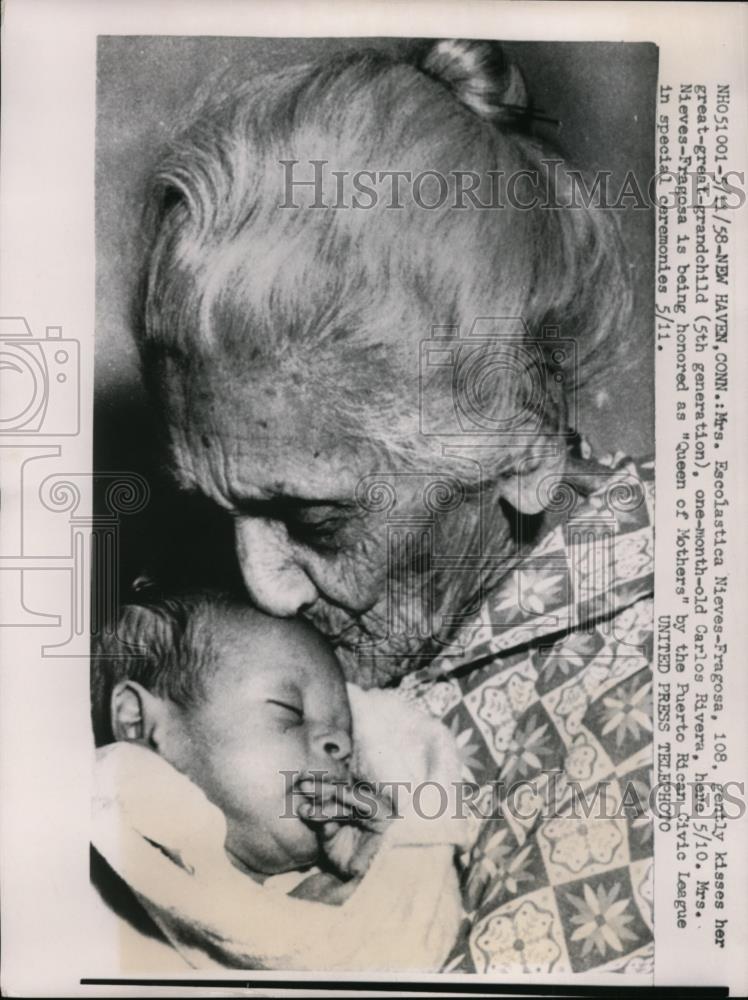 1958 Press Photo Escolastica Nieves-Fragosa kisses great great grandchild - Historic Images