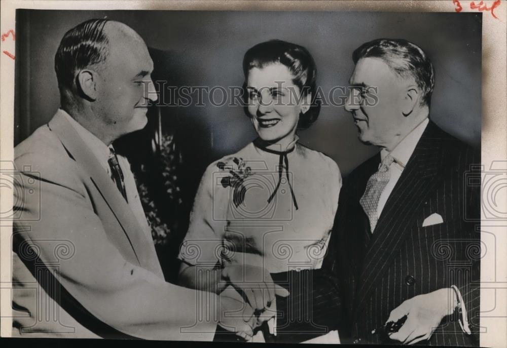 1952 Press Photo Senator & Mrs Brien McMahon & John Bailey Democratic State Chai - Historic Images