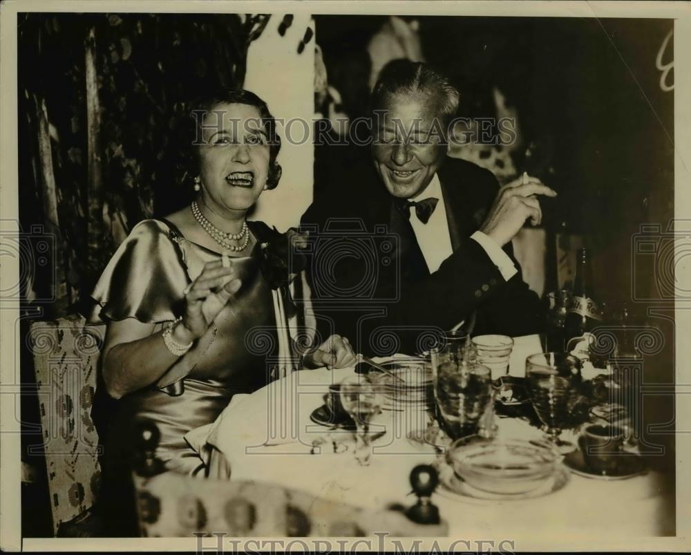 1934 Press Photo Mrs. Austen Loray and Mr. J. Gordon Douglas at party. - Historic Images