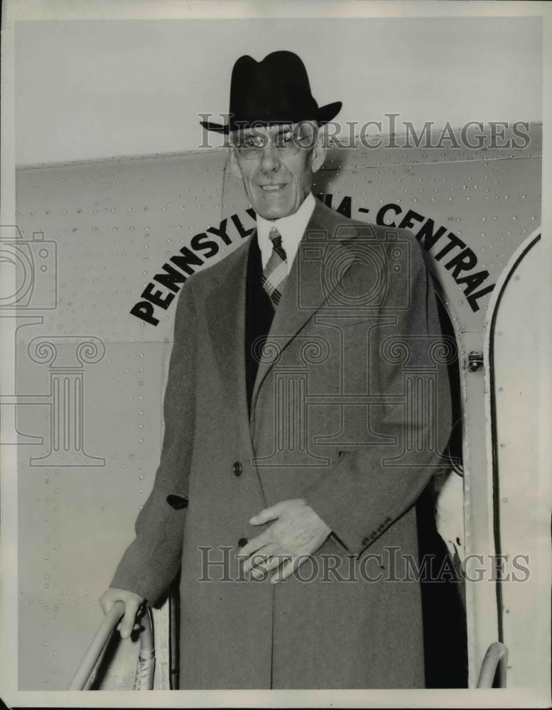 1938 Press Photo Dr. Francis Townsend Surrenders HImself To D.C. District Jail - Historic Images