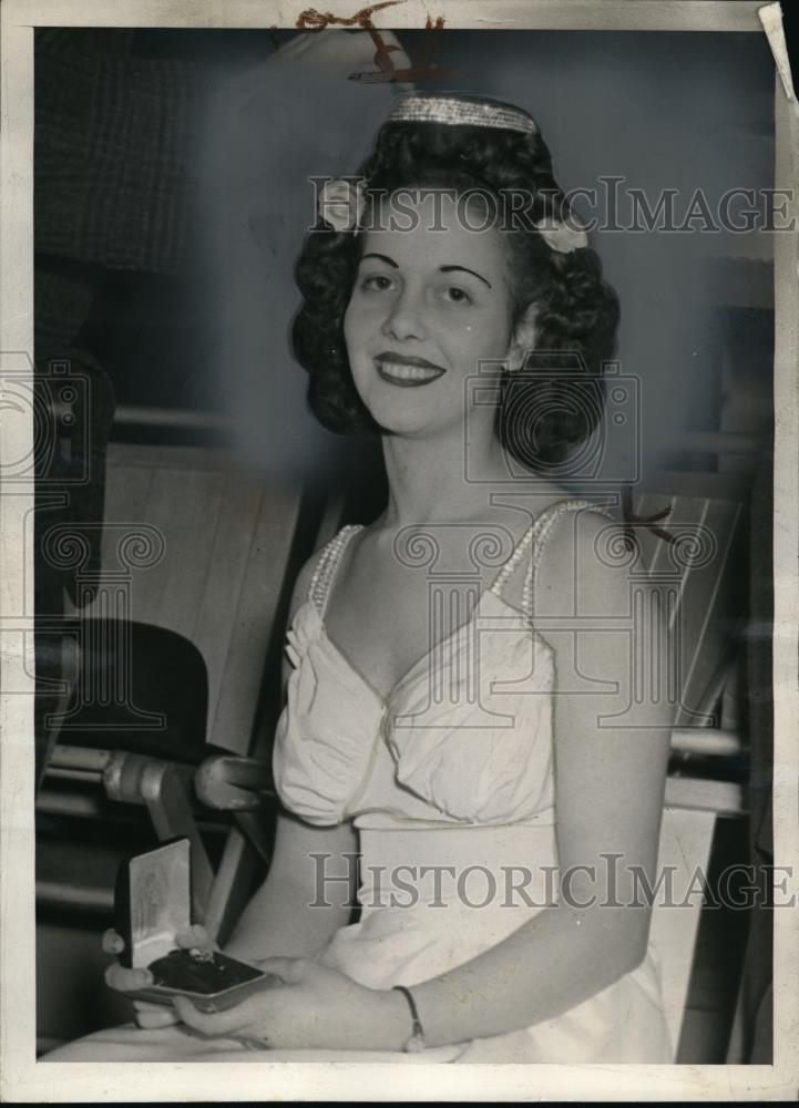 1940 Press Photo Miss Betty Brown 12 Anniversary of Ice Hockey in Kansas City - Historic Images