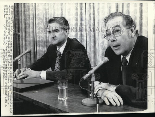 1974 Press Photo Chairman Lyn reports on quarterly earnings of Chrysler Corp. - Historic Images