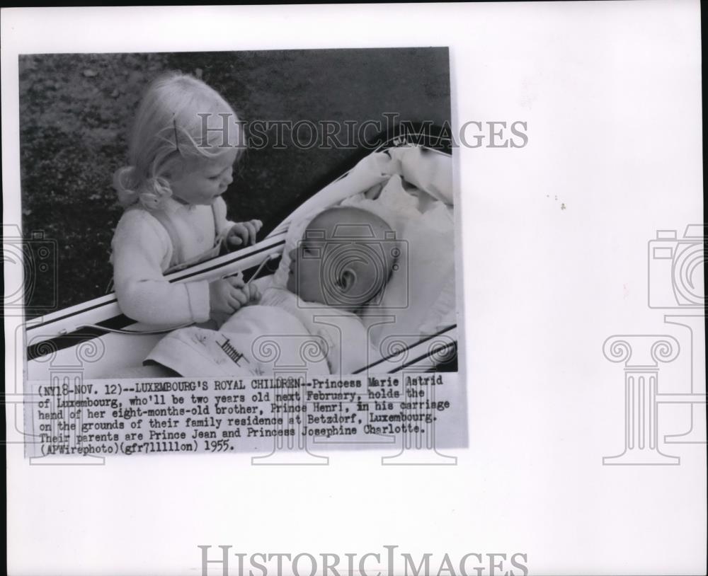 1955 Press Photo Princess Marie Astrid of Luxembourg with her younger brother - Historic Images