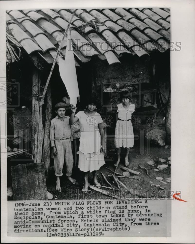 1954 Press Photo The white flags flown for invaders at Guatemala - Historic Images